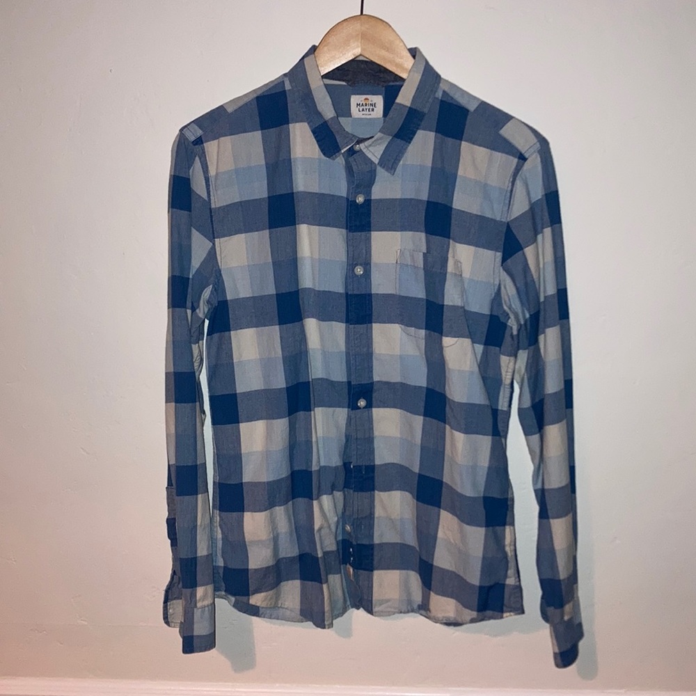 ⛰MARINE LAYER Blue and White 100% Cotton Size Medium Button Down Men’s 🏄🏽♂️